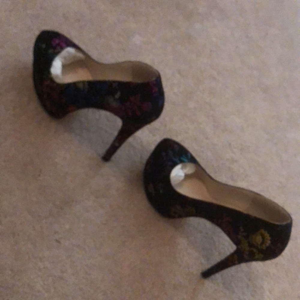 Heels - Picture 3 of 8